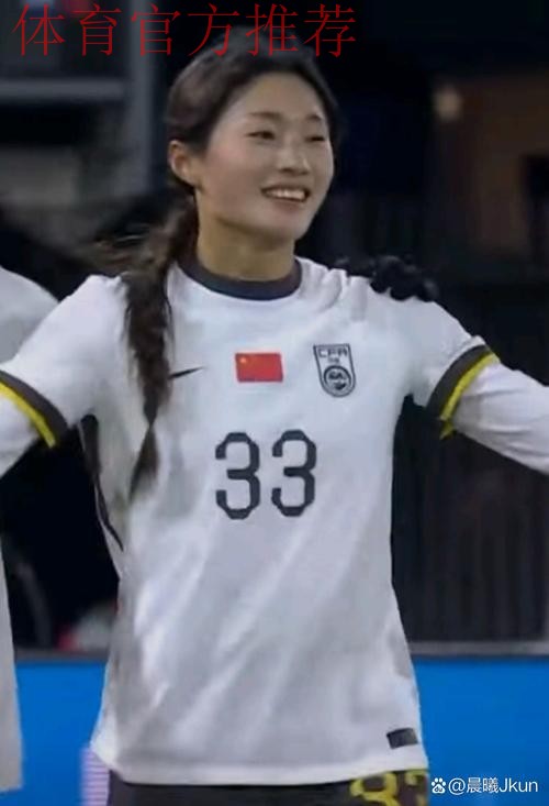 中国国家女子足球队官方合作伙伴生活家地板 为中国女足注入“能量金” 中国国家女子足球队官方合作伙伴生活家地板 为中国女足注入“能量金”